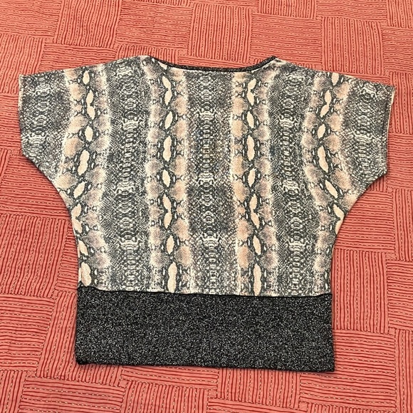 Le Chateau women’s size medium snakeskin print Black pink White glittery Top - Picture 10 of 12